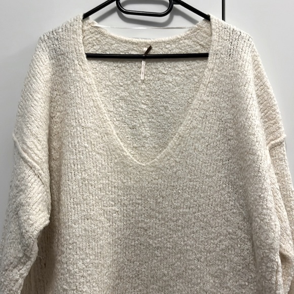 FREE PEOPLE LOFTY VNECK ALPACA BLEND SWEATER - Picture 4 of 8